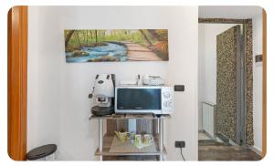 a room with a tv and a painting on the wall at Camera dell' antico Arco Romano in Pozzuoli