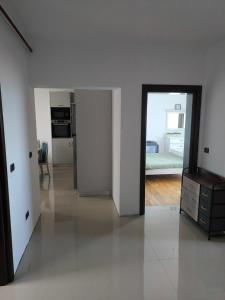 a white room with a door leading to a kitchen at Apartament cu 2 camere situat la etajul al doilea in Rădăuţi