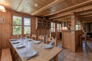 a dining room with a wooden table in a cabin at Petit Bois - by Care Concierge in Demi-Quartier