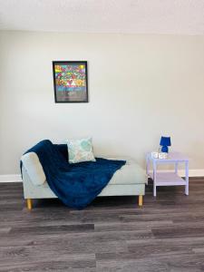 a living room with a couch with a blanket on it at House FLL airport in Fort Lauderdale