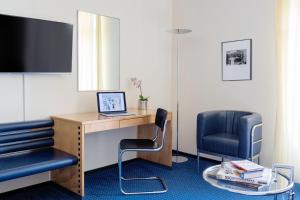 TV in/ali zabaviščno središče v nastanitvi GLANDON Rooms Elite
