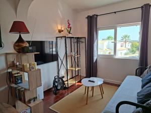 a living room with a couch and a table at Casa Svancy in Lagoa