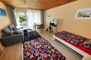 a bedroom with a bed and a living room at Haus Weschke in Hofheim am Taunus
