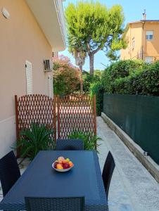 a blue table with a bowl of fruit on it at Casa Marina mare e relax in Marina Palmense +19 photos