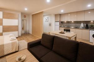 a living room with a couch and a kitchen at Imperial apartment 1, 2 e 3 in Braga