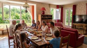 a group of people sitting around a dining room table at Vaste et confortable maison à la campagne in Villotte-sur-Aire