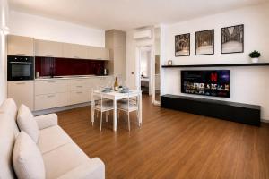 a living room with a white couch and a table at Civico 44 - vicino al Centro Storico, Ospedale e Centro Iperbarico in Ravenna