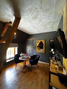 a living room with a table and two chairs at La lande sèche in Lainsecq