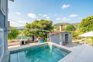 a swimming pool in the backyard of a house at Casa Rural El Bressol in Barraca de Aguas Vivas