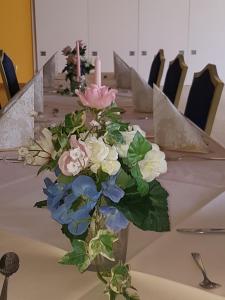 Foto dalla galleria di Hotel Stadt Baunatal a Baunatal