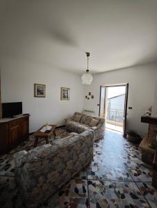 a living room with a couch and a table at Sosta FONTE DAVIDDI in Santa Fiora