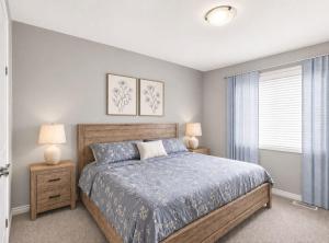 a bedroom with a bed and two lamps and a window at PEAK AND PINE GETAWAY in Eden