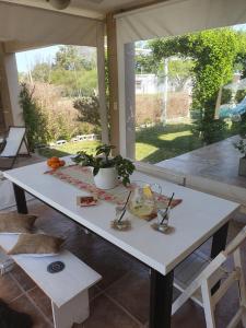 a white table with plants on it on a patio at La Constancia in Parana