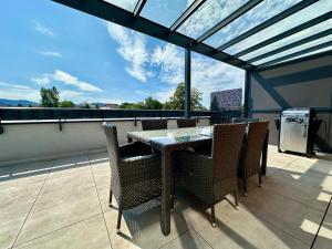 a patio with a table and chairs on a balcony at Apartmán Raj in Rajecké Teplice