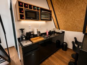 a kitchen with a counter top with a microwave at Chalé Boa Vista in Duque de Caxias +13 photos