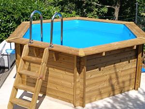 a wooden hot tub with a chair next to it at B&B IL TORCHIO-URBINO in Urbino