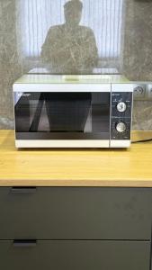 a microwave sitting on top of a counter at Квартира в центре города in Komrat