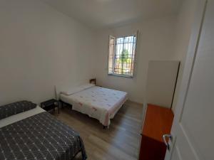 a small bedroom with a bed and a window at Appartamento viktor in Cislago