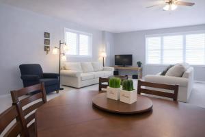 a living room with a couch and a table at PRAIRIE SKY GETAWAY in Cheyenne