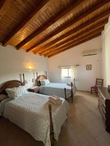 a bedroom with two beds and a window at Vila Estrela in Vale do Lobo