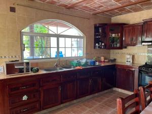 Dapur atau dapur kecil di Hotel Casa Corita