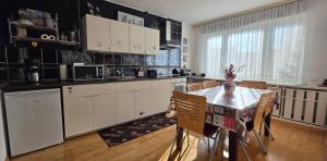a kitchen with a table and chairs in a room at Ferienwohnung Helena in Markkleeberg