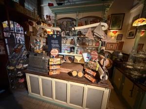 a shop with a counter in a store with signs on it at Hanzestadslogement "De Leeuw", logies in het centrum van Deventer in Deventer