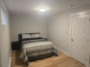 a bedroom with a bed in the corner of a room at TeeBams's Comfy Home in Riverview