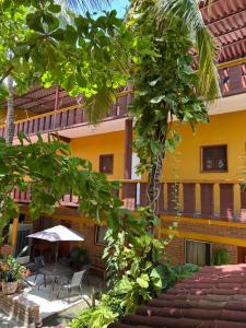 a view of the courtyard of a hotel at Casa Santa Elena in Brisas de Zicatela