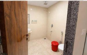 a bathroom with a toilet and a sink at Collection O Sunset Point Pangari Formerly Riveria in Mahabaleshwar