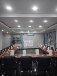 a meeting room with a long table and chairs at Snl Mountain View Hotel in Oko Sombo