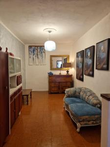 a living room with a couch and a television at La terrazza del Conte in Siena
