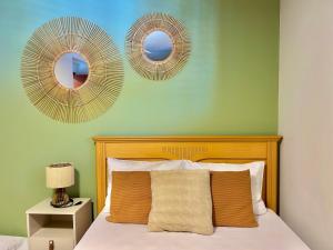 a bedroom with a bed with two mirrors on the wall at Edifício Barão Filippi in Águas de Lindoia