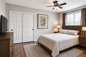 a bedroom with a bed and a ceiling fan at Alpine Haven Getaway in Vail
