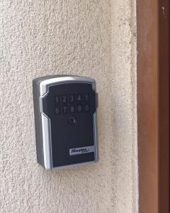 an alarm clock on the side of a wall at Coconing sur Ivry-sur-seine Proche Paris in Ivry-sur-Seine