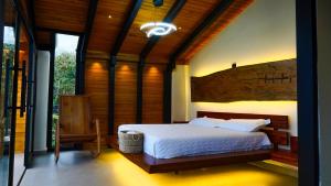 a bedroom with a large bed in a house at Kilamo sky glamping macas in Macas