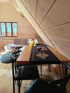 a room with a table and chairs and a bed at Murań1 in Bukowina Tatrzańska