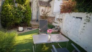 a vase of flowers on a table in a yard at Luxurious Modern Town House in Gillingham