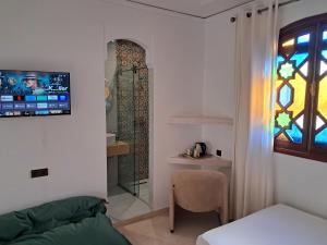 a living room with a couch and a window at Dar Diaft'na in Marrakesh