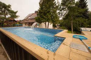 a swimming pool with a water fountain at LU-KA Apartamenty in Swornegacie
