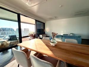 a living room with a wooden table and a couch at Bheaven I Captains Apartment in Bremerhaven
