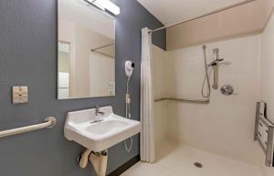 a bathroom with a sink and a shower at Extended Stay America Suites - Washington, DC - Centreville - Manassas in Centreville +47 photos