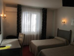 Postel nebo postele na pokoji v ubytování Hotel Victor Hugo