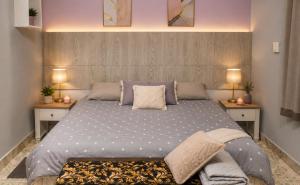 a bedroom with a large bed with two night stands at Cómo en casa CDE in Ciudad del Este