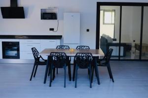 a dining room table and chairs in a kitchen at Bas de villa in Grand-Bourg