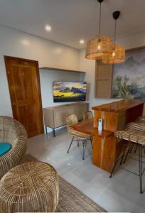 Zona d'estar a Peaks & Waves