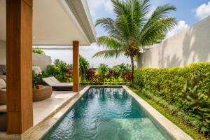 an infinity pool in the backyard of a house at Arta Private Villa in Ubud