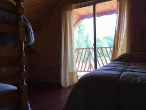 Postel nebo postele na pokoji v ubytování Camping & Hospedaje Rio Laja