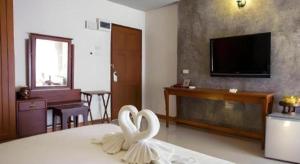 a hotel room with two swans in a bedroom at At home boutique in Ban Long