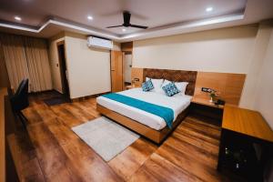 a bedroom with a large bed in a room at Anaya Regency in Naya Bāzār